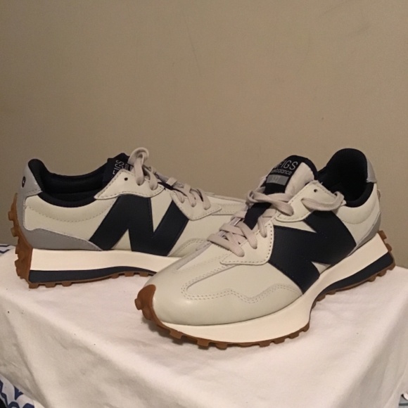 🔥New Balance 327 Figs, size 6.5, new condition, see photos, gorgeous - Picture 4 of 7